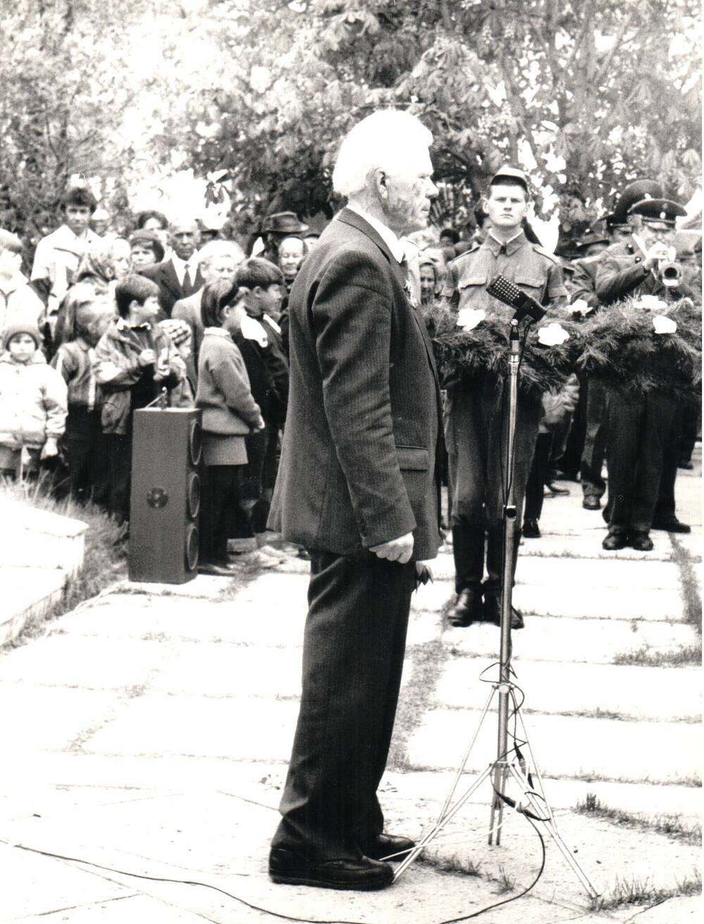 Фотография: Говоров Ю. и Медведицков Ф.А. на митинге в День Победы 1994 г.