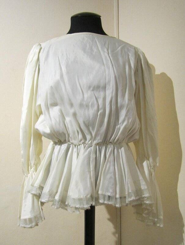 Блуза. Из костюма женского из «Ситцевой коллекции» (инв. № М-16360/1-3).