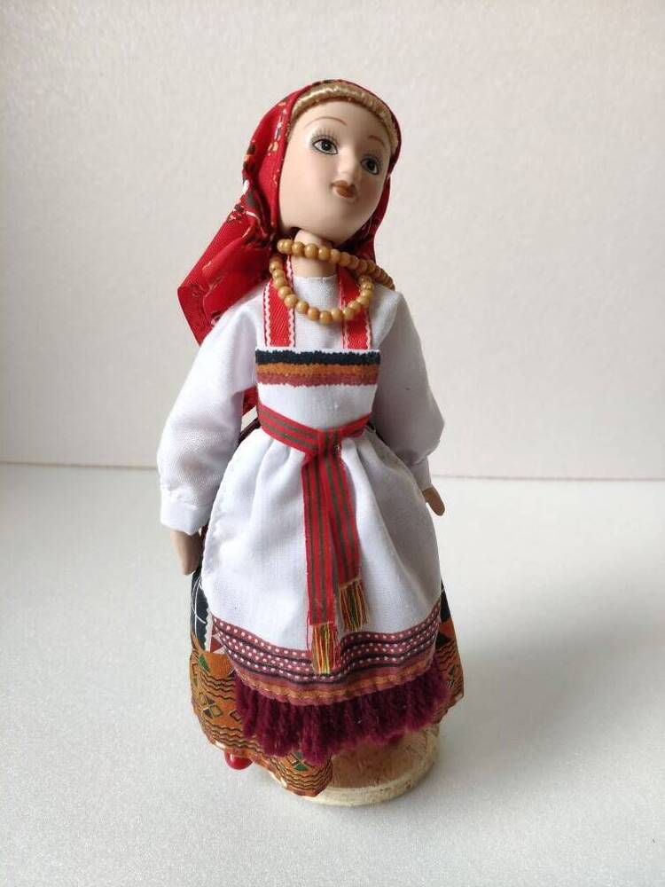 Кукла фарфоровая Праздничный костюм Смоленской губернии из коллекции фарфоровых кукол в народных костюмах.