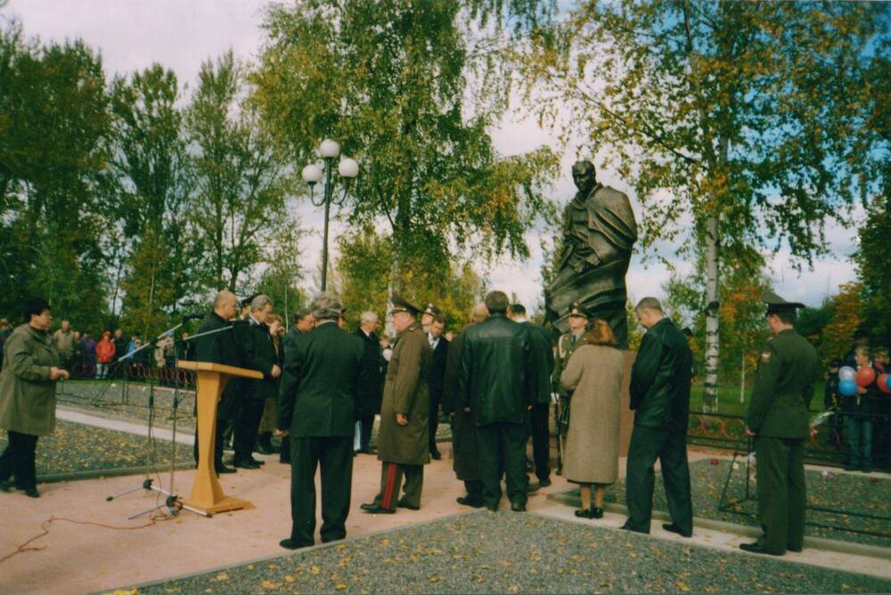 Фотография Открытие памятника на братской могиле погибших воинов в годы Великой Отечественной войны 1941-1945 гг.