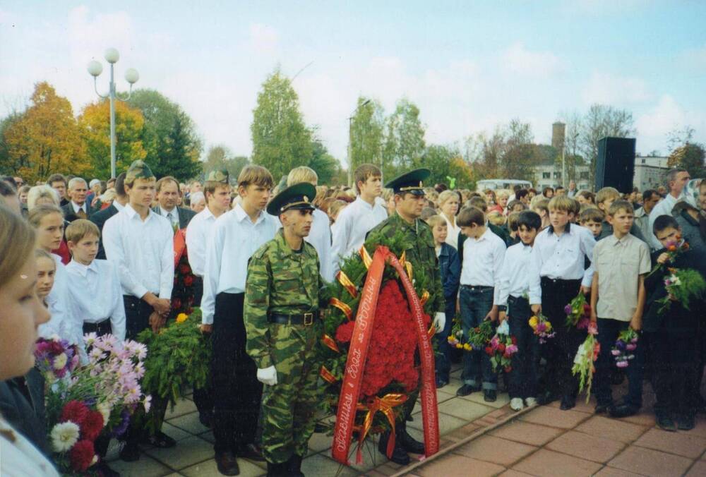Фотография Митинг, посвященный Дню освобождения города Рудни и Руднянского района от немецко-фашистских захватчиков около ГДК. Возложение венков.