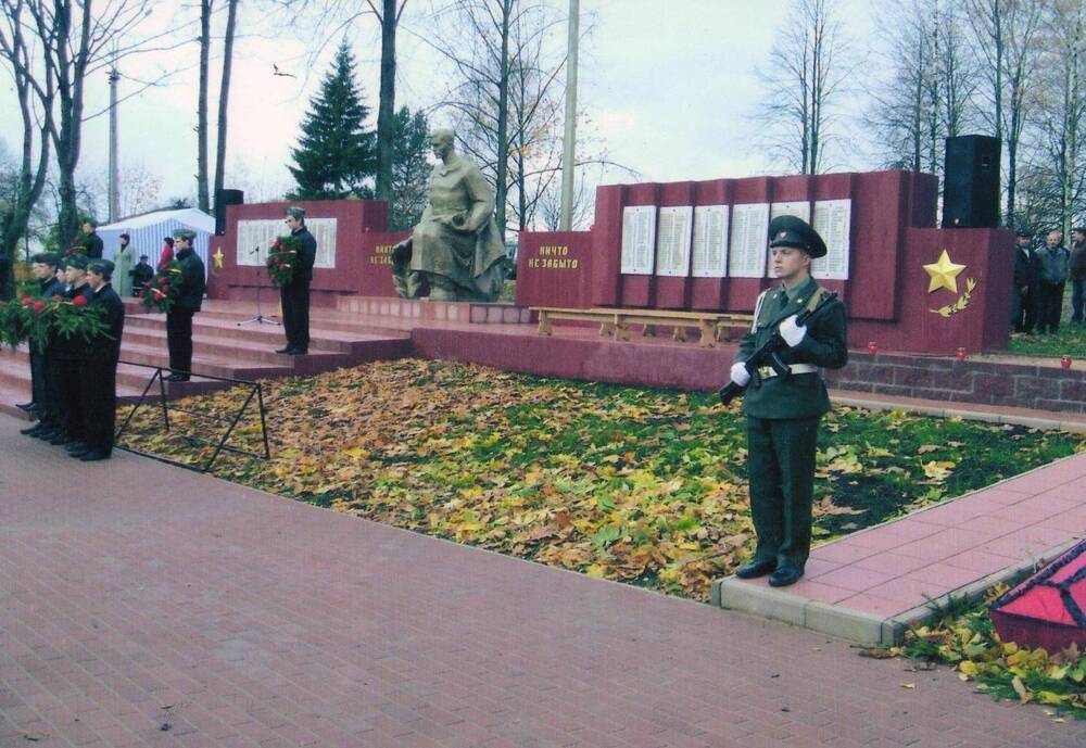 Фотография Торжественное открытие памятника 6 Героев-минеров в д.Микулино.