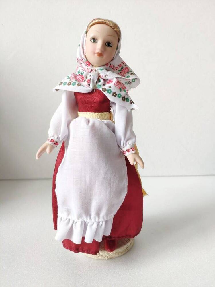 Кукла фарфоровая Летний костюм Вологодской губернии из коллекции фарфоровых кукол в народных костюмах.