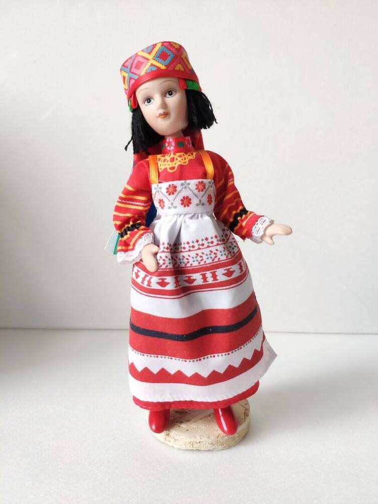 Кукла фарфоровая Летний костюм Орловской губернии из коллекции фарфоровых кукол в народных костюмах.