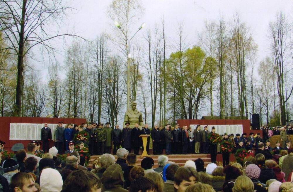 Фотография Торжественное открытие памятника 6 Героев-минеров в д.Микулино.