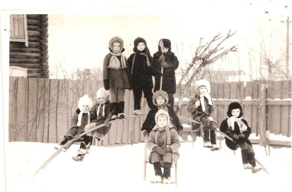 Фотография. Зимой на спорт площадке Детского сада №1