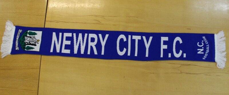 Шарф футбольного болельщика команды  «Newry city F.C.».