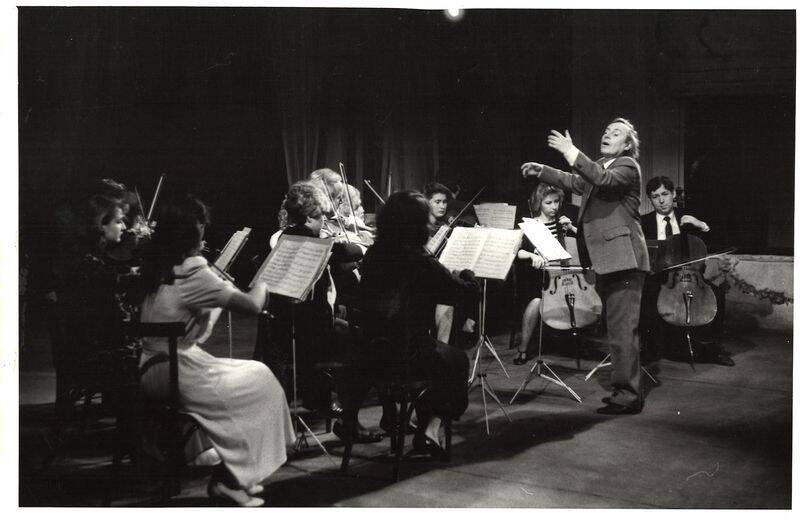 Фото Таганрогский городской камерный оркестр.Благотворительный рождественский вечер в театре им.А.П.Чехова 28 декабря 1992г.