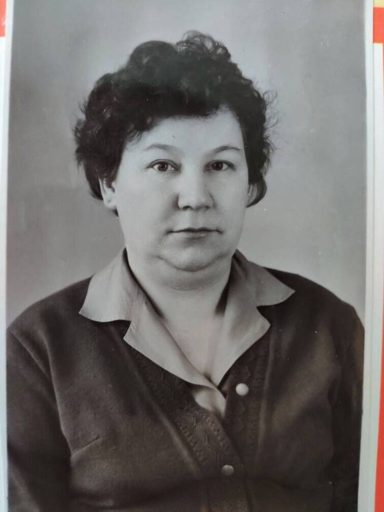 Фото: Азовская Евгения Григорьевна из Юбилейной Книги Почёта завода Пластмасс 1917 - 1967 г.г.