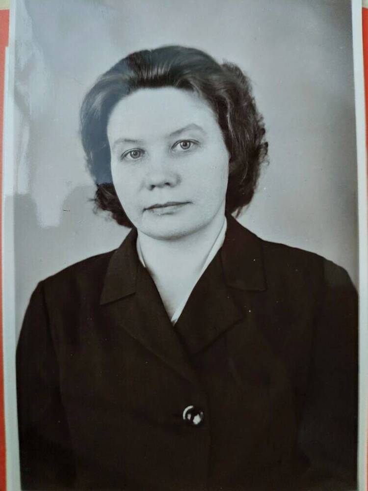 Фото: Гончарова Тамара Андреевна из Юбилейной Книги Почёта завода Пластмасс 1917-1967 г.г.