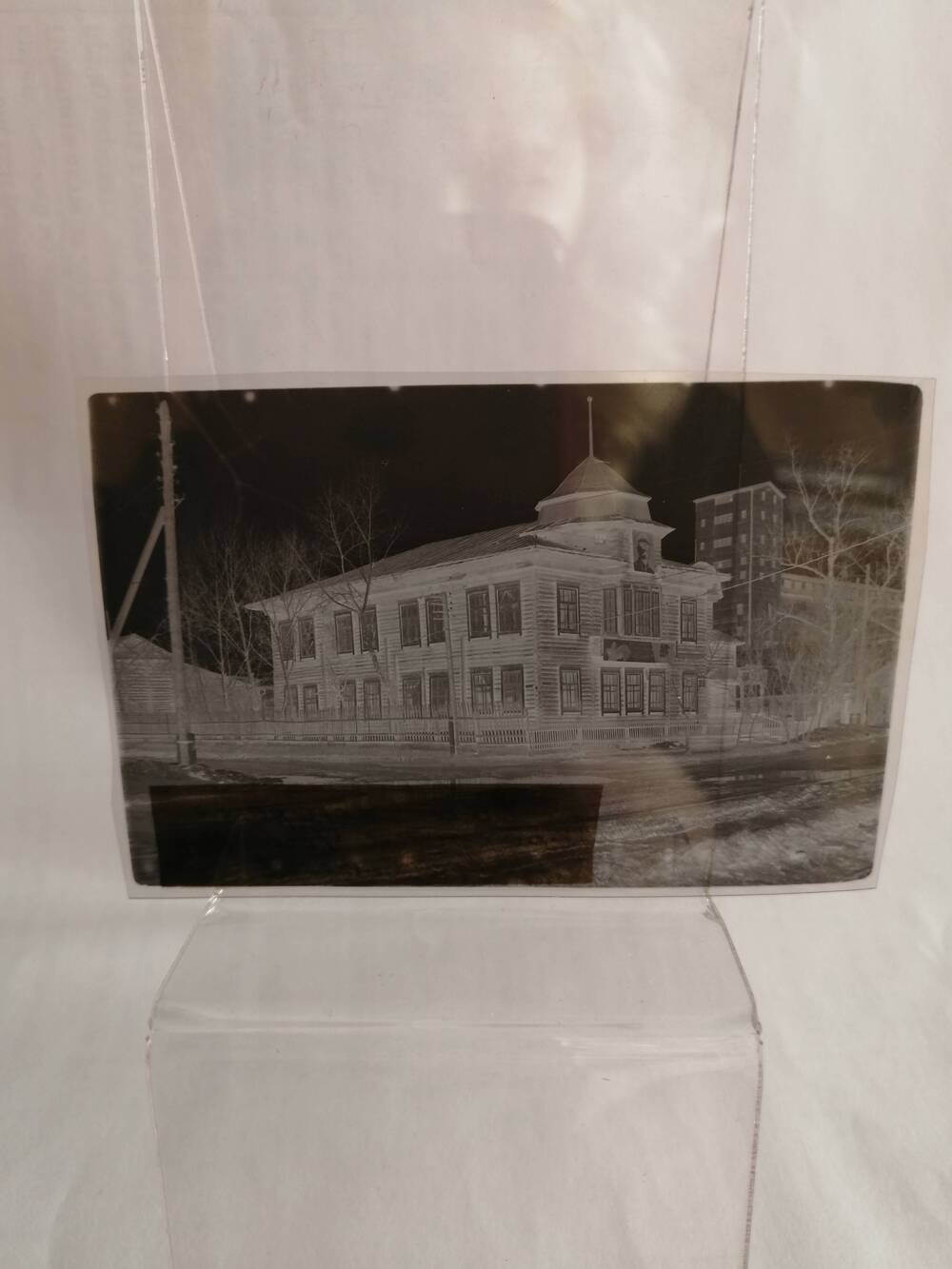 Негатив черно-белый. Дом в Камне-на-Оби, в котором проходили III и IV съезды Советов 8 января 1918 года.