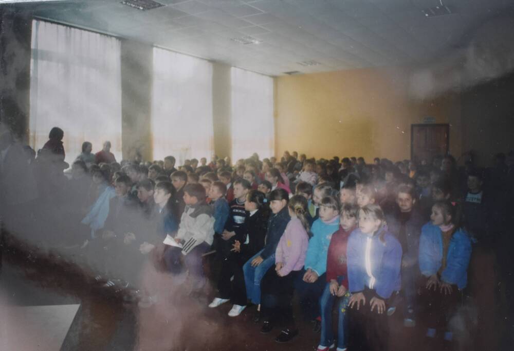 Фотография. Г. Жиздра. БМУ Уваренков С. С. и Николаева В. В. на встрече с учащимися школы №1