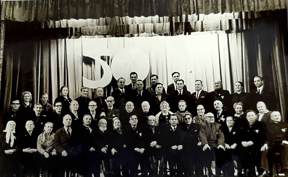 фотография групповая. Участники гражданской войны с рабочими ГК КПСС