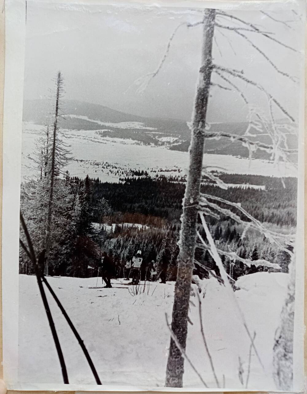 Фото из альбома по истории развития лыжного спорта в Н. Тагиле с 1926 года. Вид с горы Белой.