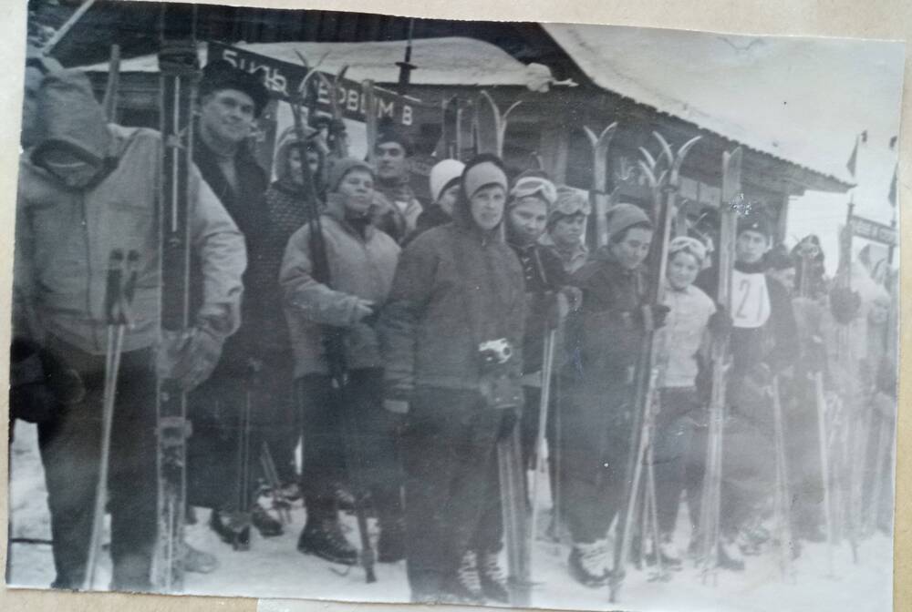 Фото из альбома по истории развития лыжного спорта в Н. Тагиле с 1926 года. Сборная области в Бакуриани.