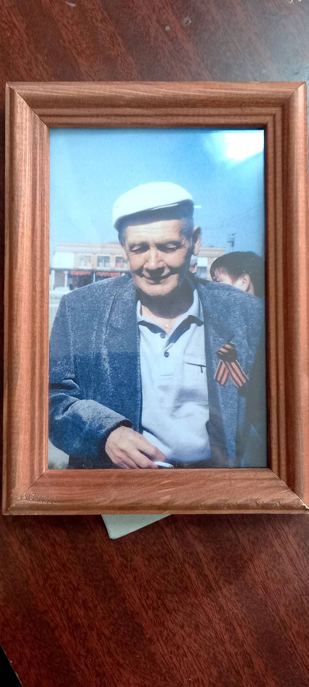 Фотография-портрет
Шишкин  Сергей  Степанович,  цветная  в  рамке  под  стеклом.