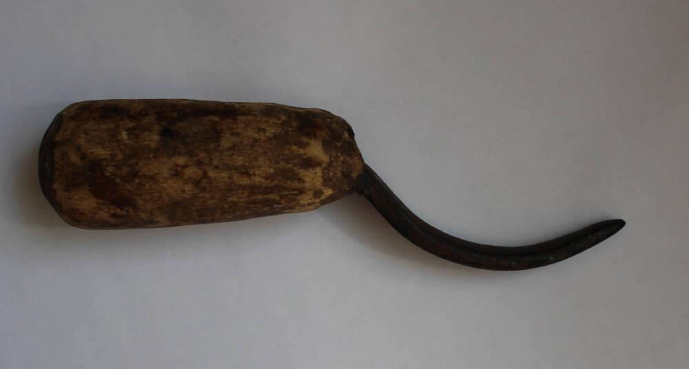 Кочедык металлический с деревянной ручкой (инструмент для плетения лаптей)