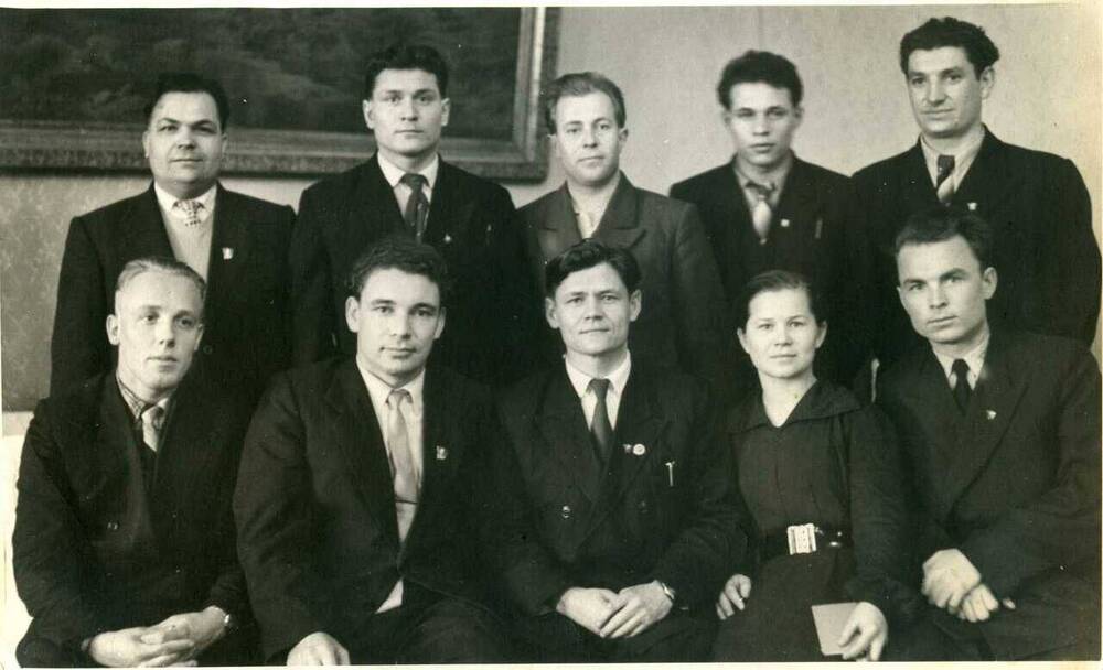 Фотография ч/б «Делегация Н – Илимского района на областной комсомольской конференции, 1960 г». 