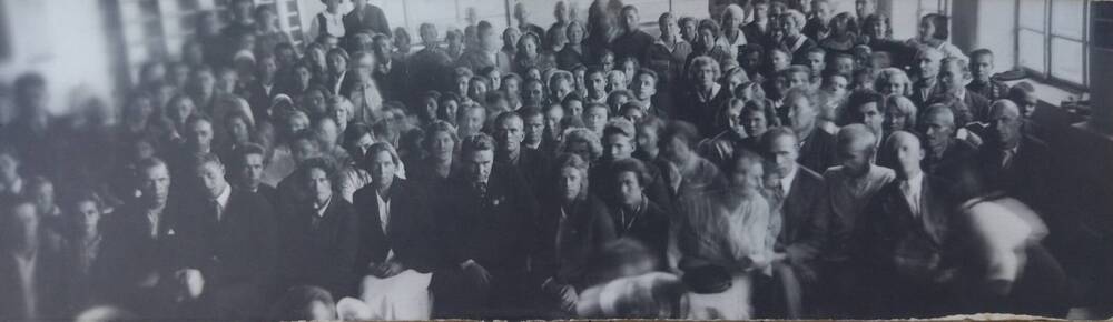 Негатив. В.П.Чкалов среди учителей Чкаловского района, участников конференции , 1937 год.