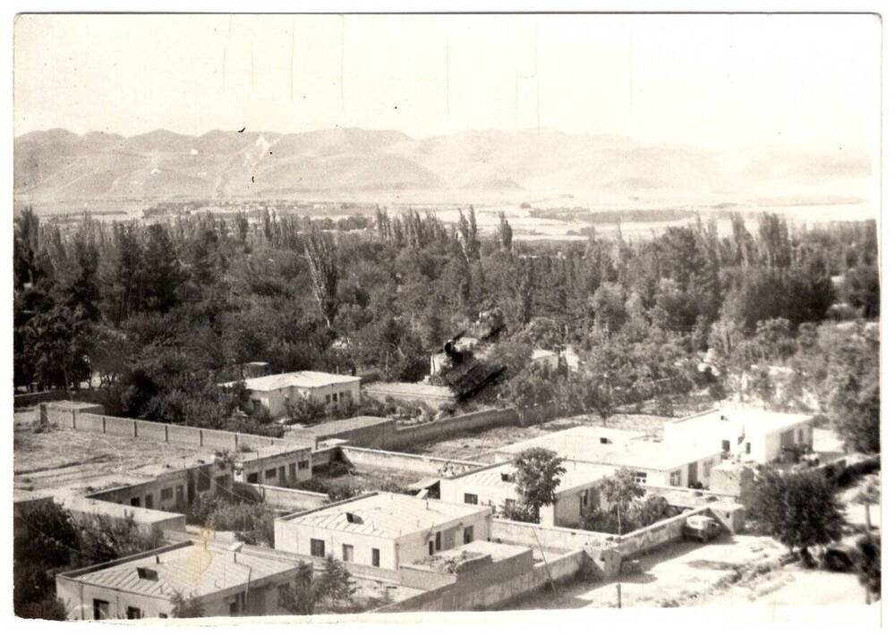Фотография видовая. Советские военные казармы. Демократическая Республика Афганистан, провинция Бадгис, г. Калайи-Нау. 1982 г.