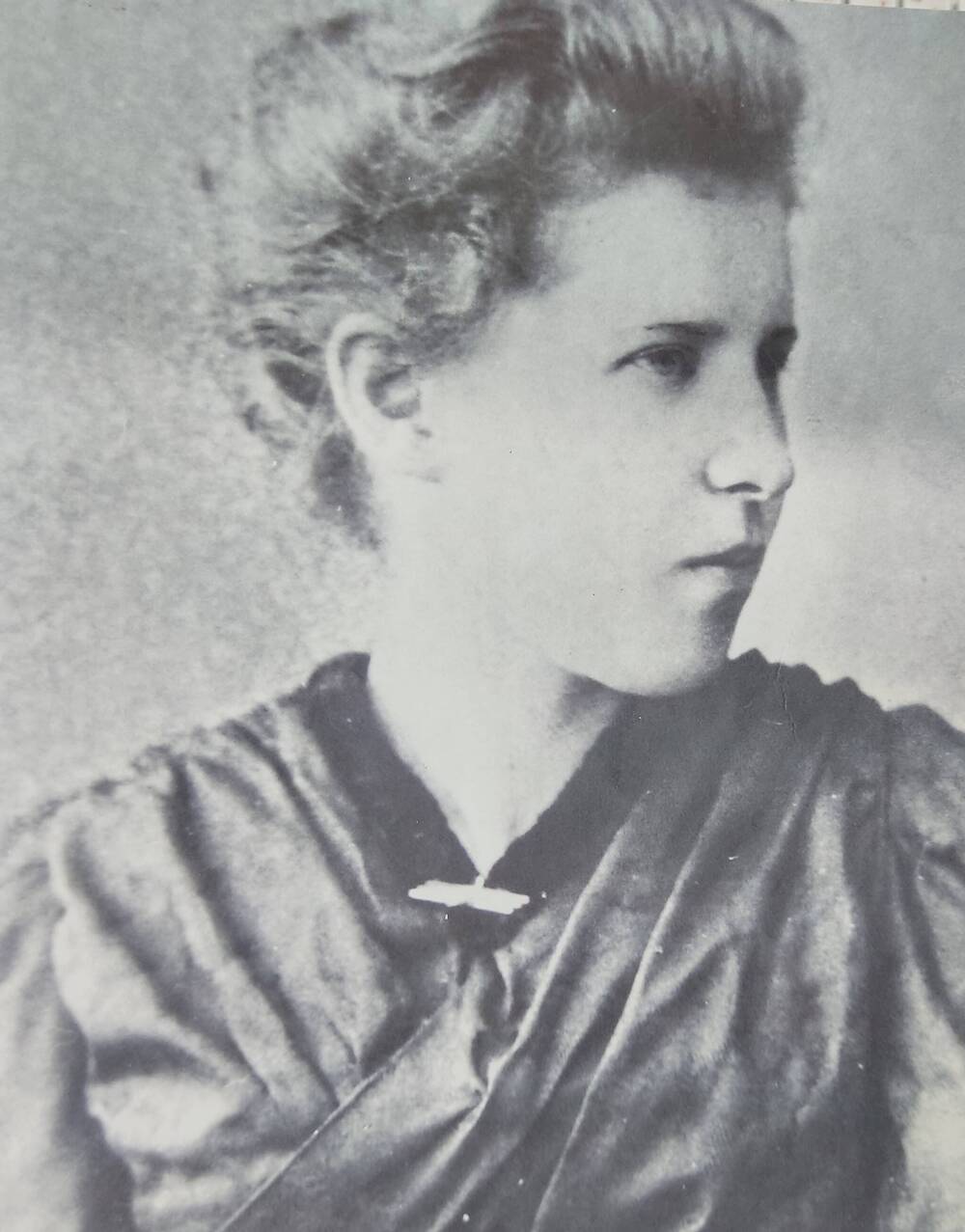 Фотопортрет копия, черно-белое, Высокова Апполинария Яковлевна ( Царевская ) - матушка  умерла в 36 лет  1914г .похоронена в г Мелекессе.