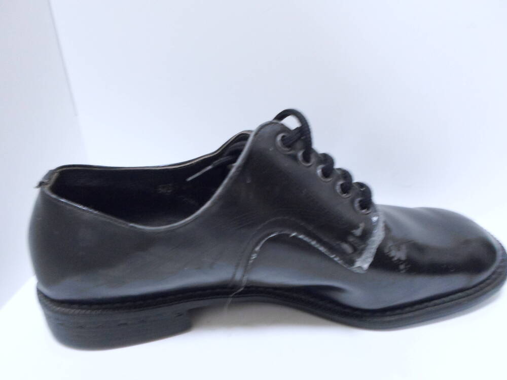 Ботинок (мужской, черного цвета, шнурок)