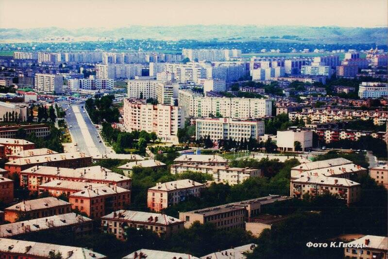 Фотография цветная. Фотосерия Константина Александровича Гвоздя «Виды города» 1990-2000-е годы.