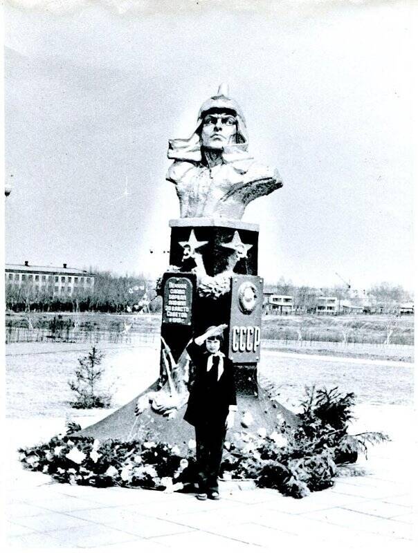 Фотография: Памятник 16-ти Красногвардейцам, погибшим от рук капелевцев в 1920-м