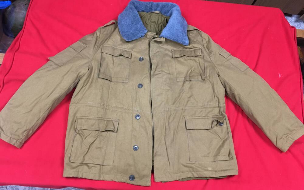 Куртка от зимнего комплекта формы военнослужащего ограниченного контингента советских войск в Афганистане.