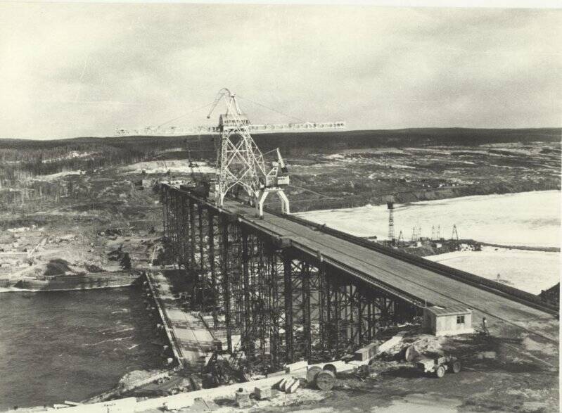 Фотография черно-белая. Строительство Усть-Илимской ГЭС