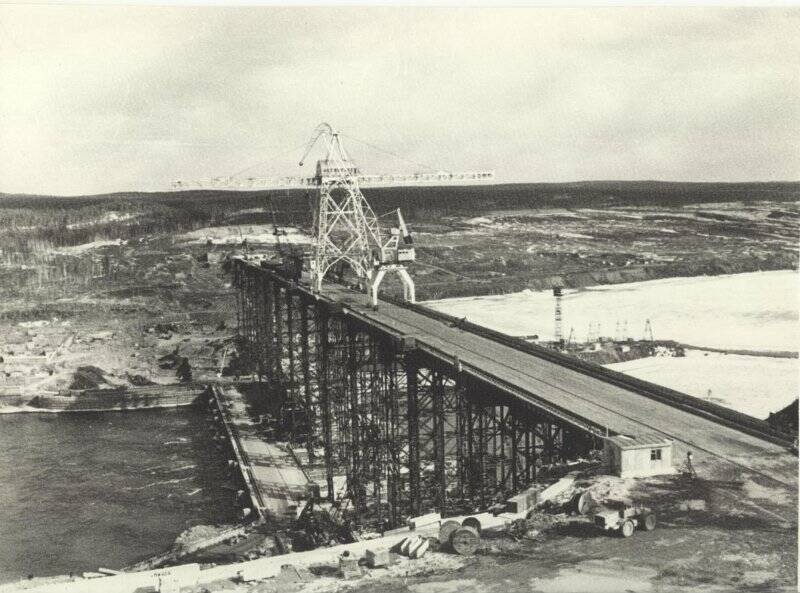 Фотография черно-белая. Строительство Усть-Илимской ГЭС