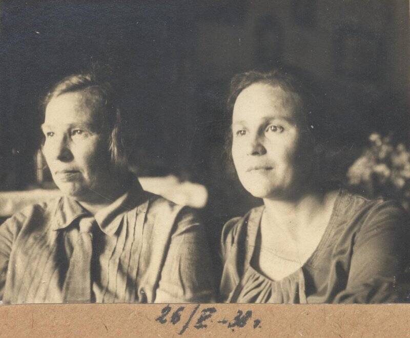 Портрет двух  неизвестные женщины. Погрудно. 26.05.1938, из коллекции типологических фотографий 1938 года