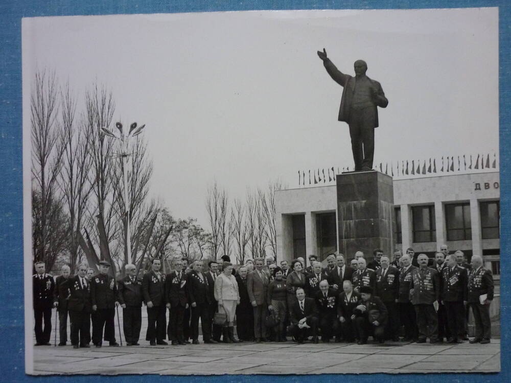 Фотопортрет. Группа ветеранов ВОВ по случаю 40-летия освобождения г. Батайска от немецко-фашистских захватчиков. 7 февраля 1983 г. г. Батайск