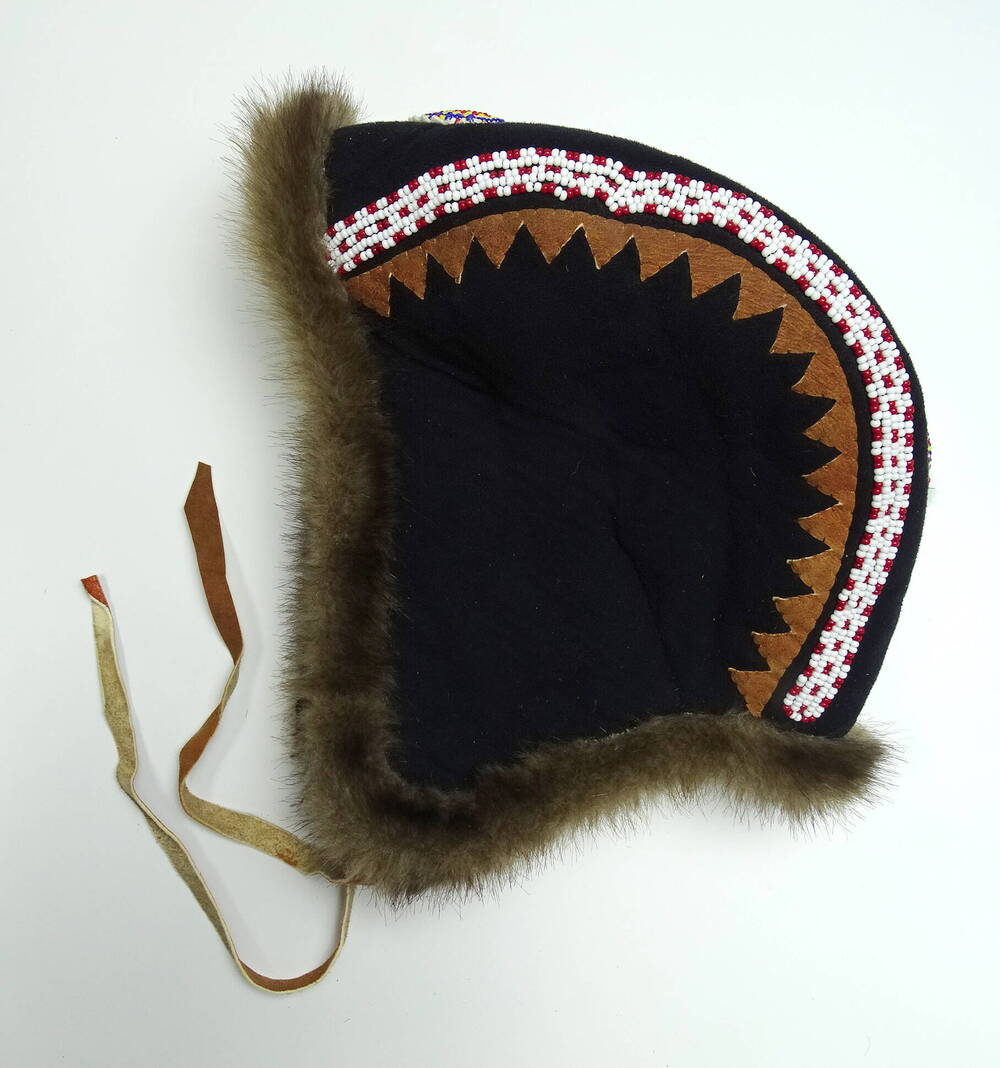 Комплект традиционной эвенской праздничной детской зимней одежды (шапочка)