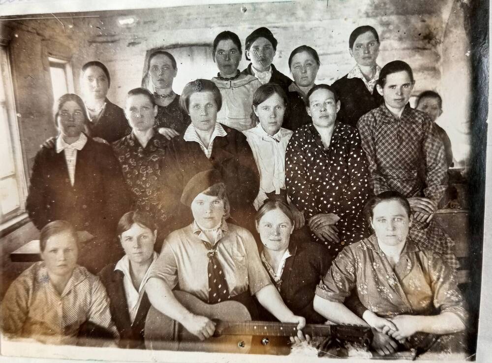 Фотография Пономарева И.В. с членами артели