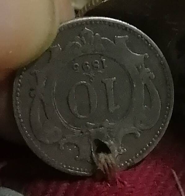 Монета с нагрудника иностранная 10 коп 1895 года
