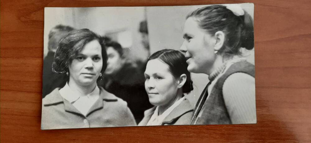 Фото.Доярки совхоза Андреевский - Колобова Ф.И., Макарова Т.Д., Дюжева Н.П.