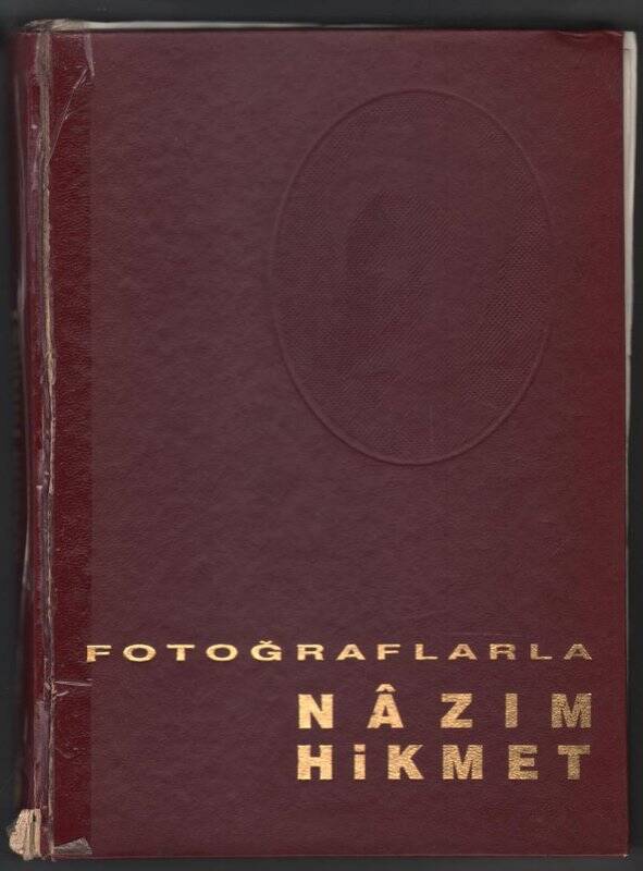 Книга FOTOGRAFLARLA NAZIM HIKMET (фотографии Назыма Хикмета) на турецком языке