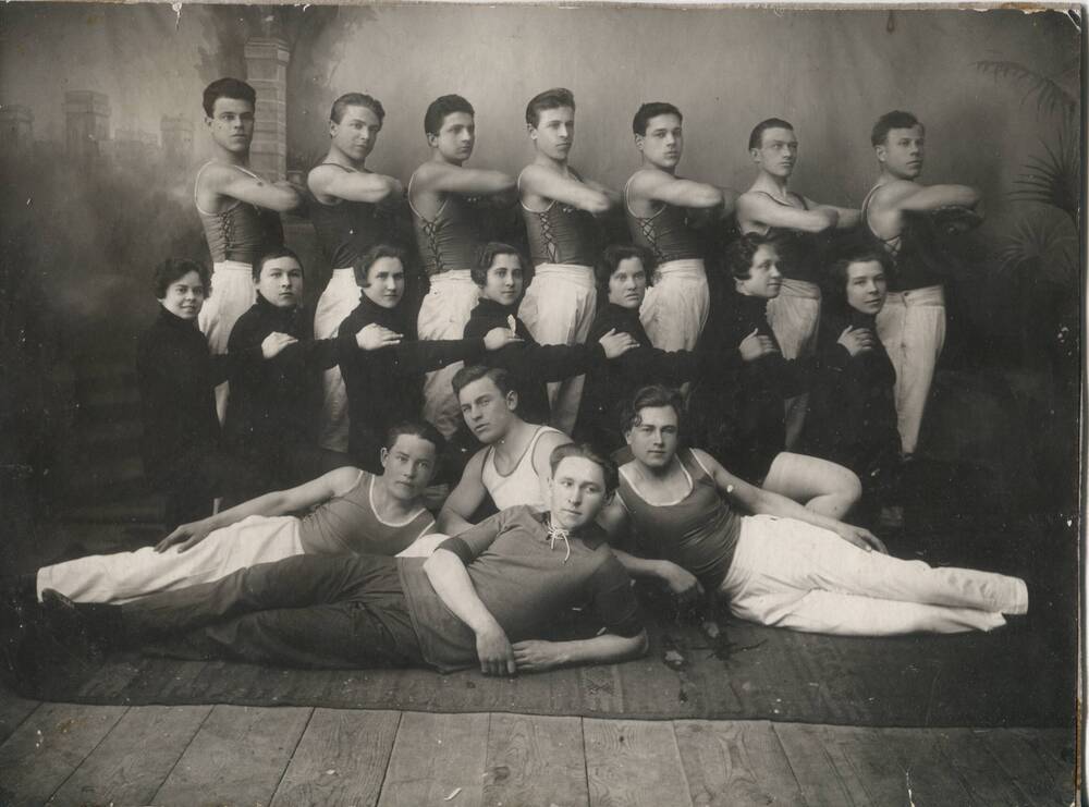 Фотография Групповой снимок, спортсмены из Орска, 1929 г.