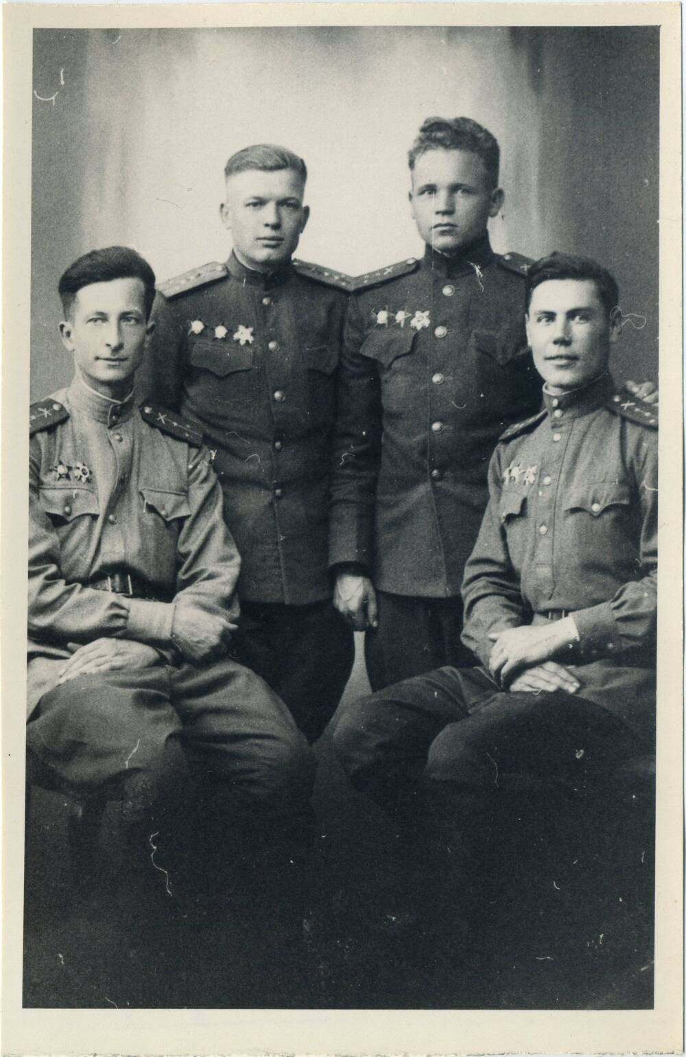 Фото групповое. Старцев Иван Ильич (2-й ряд, справа) с сослуживцами.