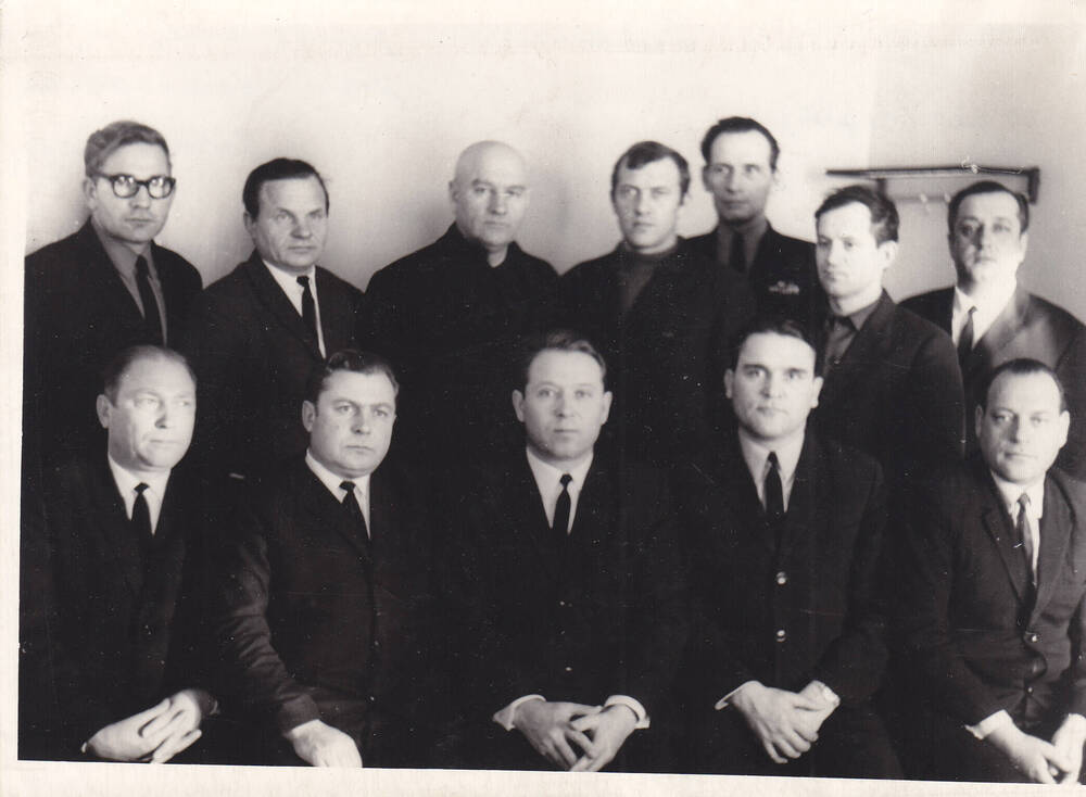 Фото черно-белое. Работники Райкома КПСС и Райисполкома, среди них  Кислицын Яков Сидорович.