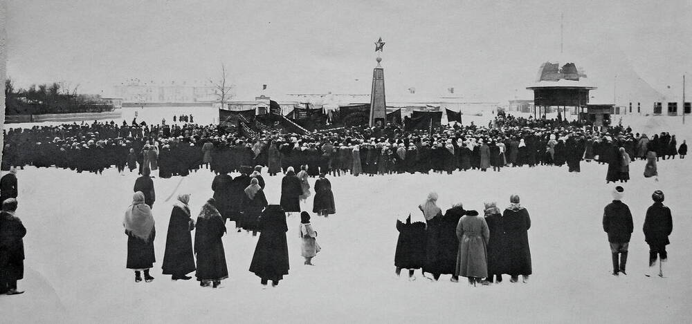 Фото. Траурный митинг в годовщину смерти Ленина.