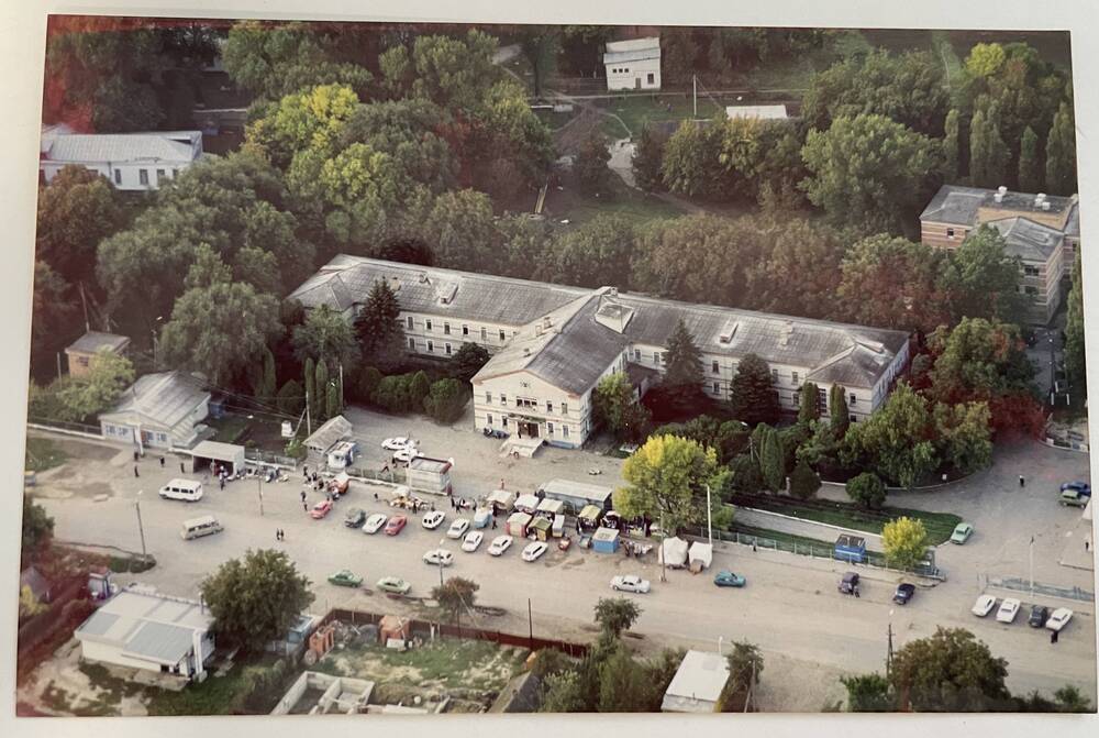 Фото цветное, здание травматологии Центральной больницы, ст. Каневская