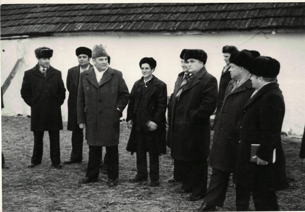 Фотография. М.С. Горбачев в Красногвардейском районе Ставропольского края. 1979 г.