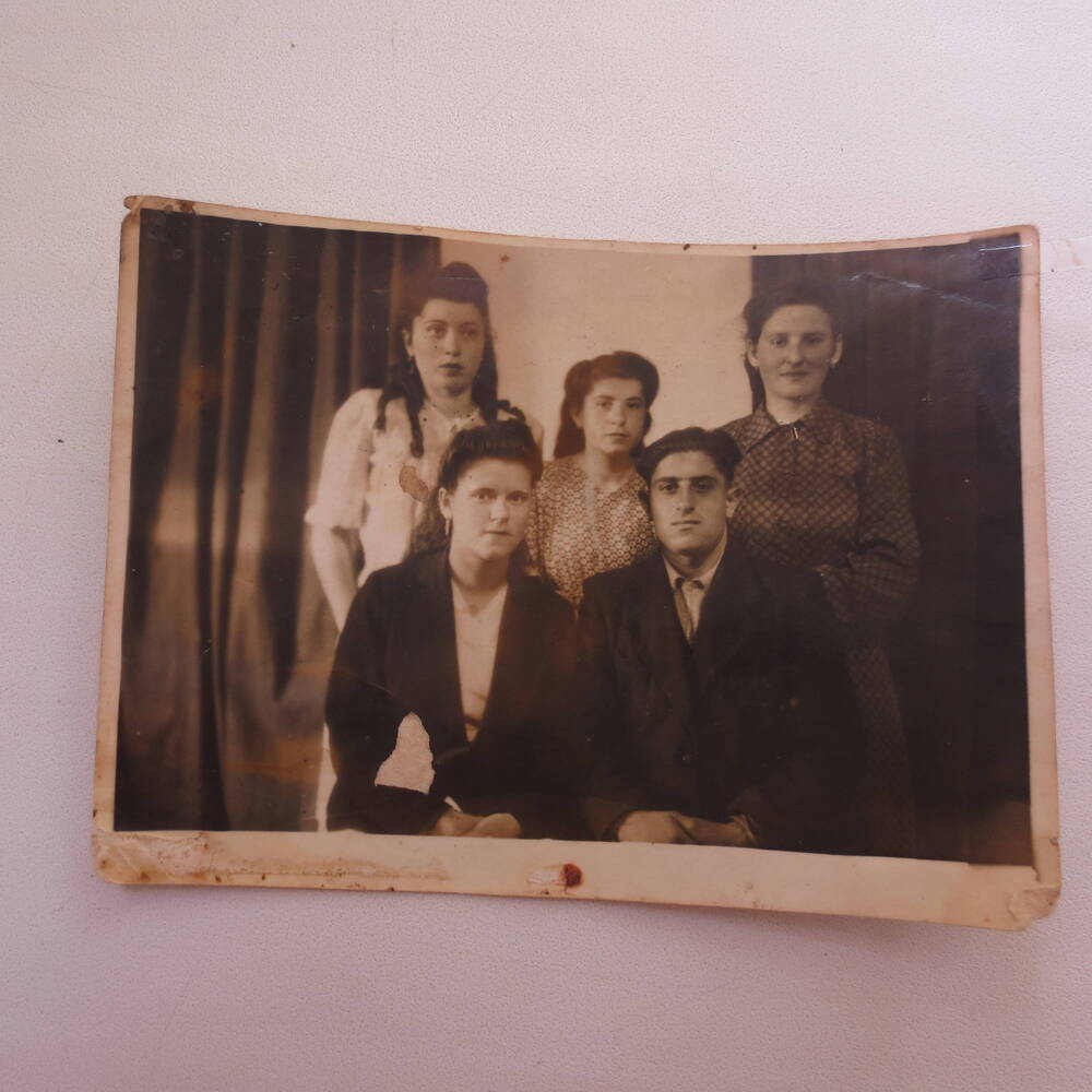 Фотография. Группа молодых людей (греков), 1958 г., г. Геническ