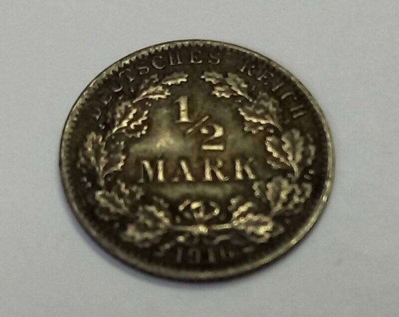 Монета. 1/2 марки (mark) 1916 г. Германская империя