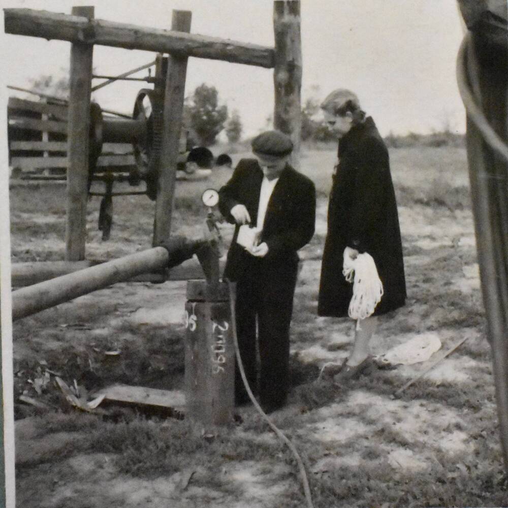 Фотоальбом 1954-1958 гг.о. Сидельниковский. Участок опытного водопонижения. Центральная скважина № 20096