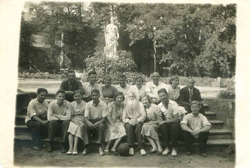 Фотография. Калмыкова Анна в Павловске. Из комплекта: Архив семьи Вильчевских