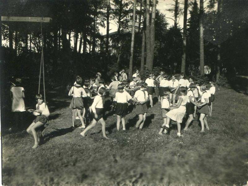 Фотография. Пионерский лагерь в Шлиссельбурге. Из комплекта: Архив семьи Вильчевских