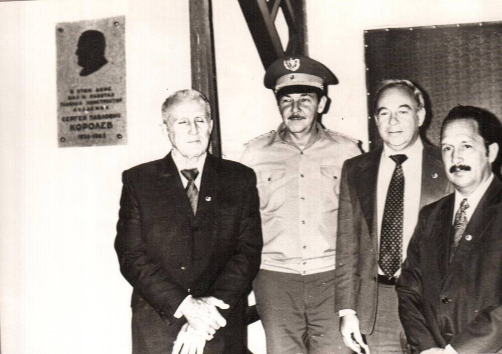 Фото членов правительственной делегации Кубы во главе с Раулем Кастро.